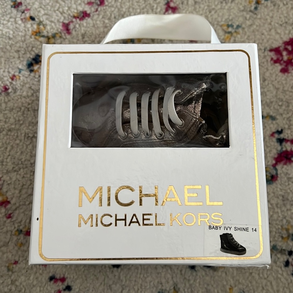 Michael Kors Baby Sneaker Baby Ivy Shine Sz 4 (9-12 Months) (See sizing photo)
